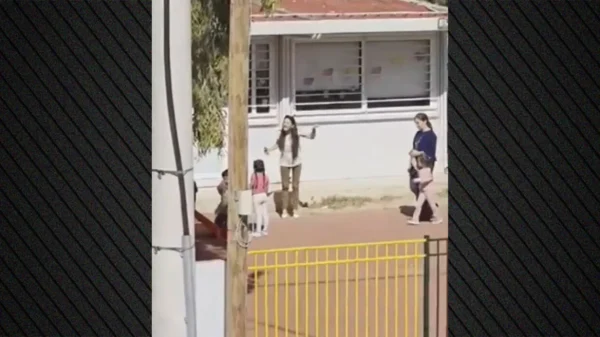 Δεν αλλάζει σχολείο η νηπιαγωγός στα Άνω Λιόσια μέχρι να ολοκληρωθεί η ΕΔΕ - Εισαγγελική έρευνα για τον ξυλοδαρμό της