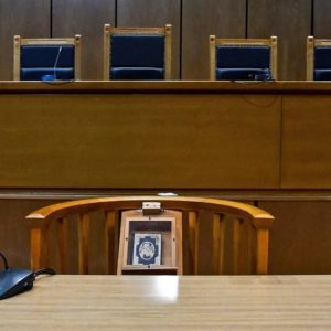 Μέχρι πότε οι γονείς πρέπει να στηρίζουν οικονομικά τα παιδιά τους; Δικαστήριο είπε «όχι» στη μείωση διατροφής μετά τα 18