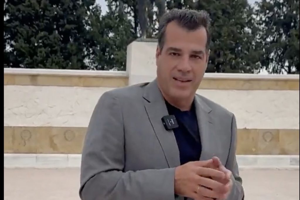 Ο Θάνος Πλεύρης ήρθε στις Θερμοπύλες και γύρισε βίντεο για το κλείσιμο της Δομής που έγινε σε λάθος σημείο