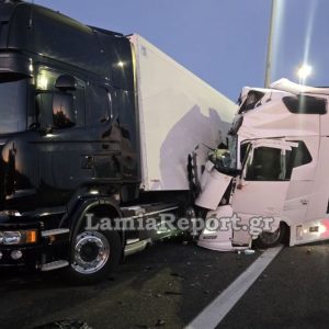 Φθιώτιδα: Έπεσε πάνω στην νταλίκα που ήταν παρκαρισμένη μετά τα διόδια - Τραυματίστηκε ο οδηγός