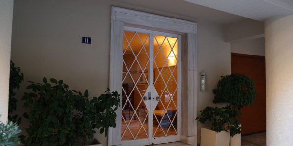 Κατεπείγουσα έρευνα της Εισαγγελίας για τους ελέγχους του ΙΣΑ στο ιατρείο του Κολωνακίου