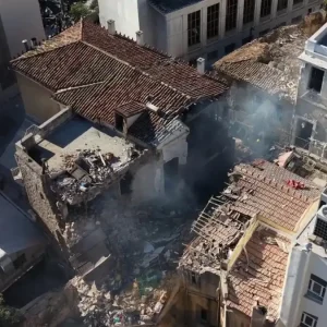 Έκρηξη στην Πλάκα: Ψάχνουν για τη διαρροή που σκότωσε έξι ανθρώπους - Στο επίκεντρο η παροχή φυσικού αερίου του δεύτερου ορόφου