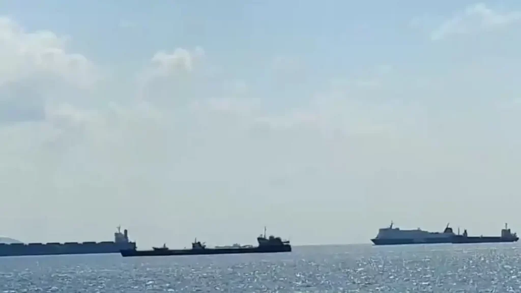 Συγκρούστηκαν δύο εμπορικά πλοία με τουρκική σημαία στην Κωνσταντινούπολη: Αγνοούνται 10 μέλη πληρώματος