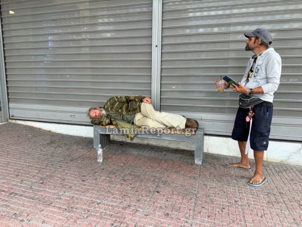 Λαμία: Παραλίγο σοβαρό ατύχημα για τον Πάνο έξω από την εθνική τράπεζα - Το ρολό εγκλώβισε το χέρι του - ΒΙΝΤΕΟ
