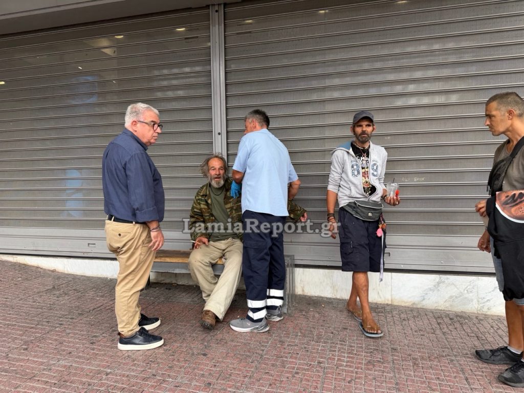 Λαμία: Παραλίγο σοβαρό ατύχημα για τον Πάνο έξω από την εθνική τράπεζα - Το ρολό εγκλώβισε το χέρι του - ΒΙΝΤΕΟ