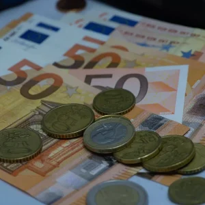 ΟΠΕΚΑ: Η επίσημη ανακοίνωση για τις πληρωμές της Τετάρτης – Η λίστα των «20»