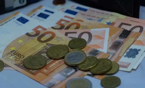 ΟΠΕΚΑ: Η επίσημη ανακοίνωση για τις πληρωμές της Τετάρτης – Η λίστα των «20»