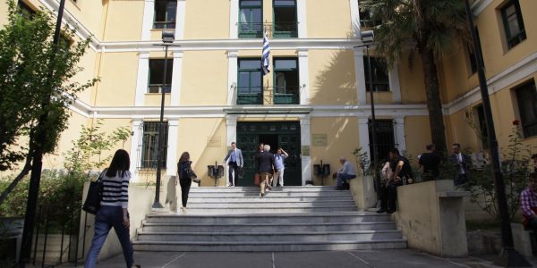 Αθωώθηκε ο σύζυγος της γνωστής δημοσιογράφου για ενδοοικογενειακό επεισόδιο - «Το θέμα πρέπει να λυθεί με ηρεμία», τι κατέθεσε εκείνη