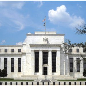 Fed: Αύξησε τα επιτόκια για πρώτη φορά από το 2023 – Αναθεώρησε προς τα επάνω την πρόβλεψή της για τον πληθωρισμό