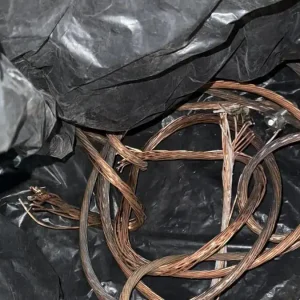 Νίκαια: Τον έπιασαν επ’ αυτοφώρω με 80 κιλά χαλκού από καλώδια ηλεκτροφωτισμού στην Πέτρου Ράλλη