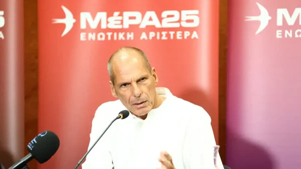 Βαρουφάκης κατά Τσίπρα: «Προτιμώ τον θάνατο από το να μπω σε κυβέρνησή του»