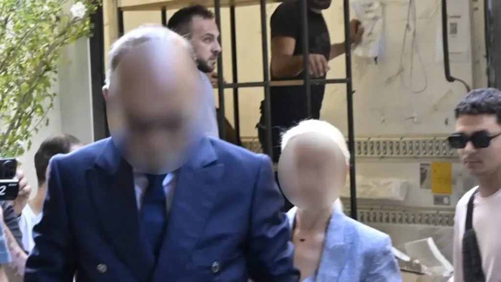 Θάνατος Γιώργου Μαζωνάκη: Απομονωμένη η γιατρός, κρατείται στο χώρο της Μουρτζούκου στις φυλακές Κορυδαλλού – Στην VIP πτέρυγα ο σύζυγός της