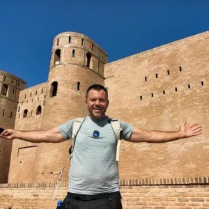 Ο Ευτύχης Μπλέτσας επιστρέφει με το «Happy Traveller» στον ΣΚΑΪ για 12η σεζόν