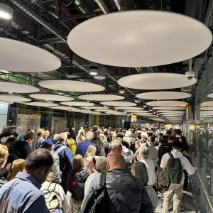 Χάος σε αεροδρόμια της Βρετανίας: Ακυρώθηκαν πάνω από 600 πτήσεις λόγω τεχνικής βλάβης στο σύστημα εναέριας κυκλοφορίας