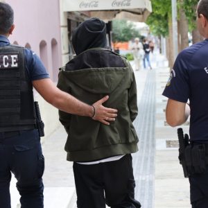 Ηράκλειο: Προσωρινά κρατούμενος ο 40χρονος που παρακολουθούσε γυναίκες -«Κακόβουλο λογισμικό μού φύτεψε την παιδική πορνογραφία»