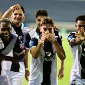 Καλαμάτα – Βόλος 3-1: Η «μαύρη μύελλα» με ανατροπή έκανε την πρώτη της νίκη στη Super League