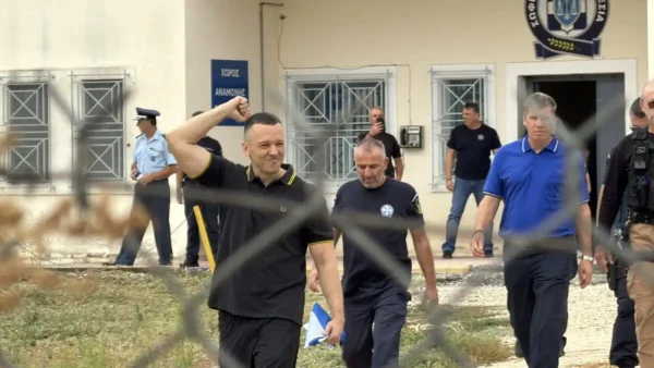 Αποφυλάκιση Κασιδιάρη: Αντιδράσεις των κομμάτων για την πρόθεση του να κατέβει στις εκλογές – «Πρόκληση απέναντι στα θύματα της Χρυσής Αυγής»