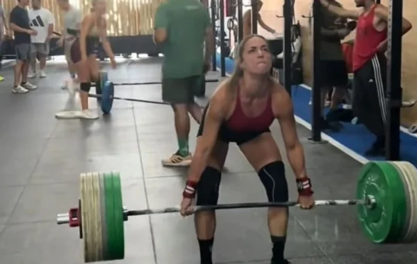 Η Κατερίνα Στικούδη σήκωσε 100 κιλά σε deadlift και προκάλεσε αντιδράσεις στα social media