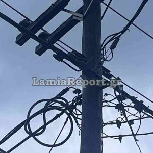 Φθιώτιδα: Πήρε φωτιά κολώνα μεταφοράς ρεύματος