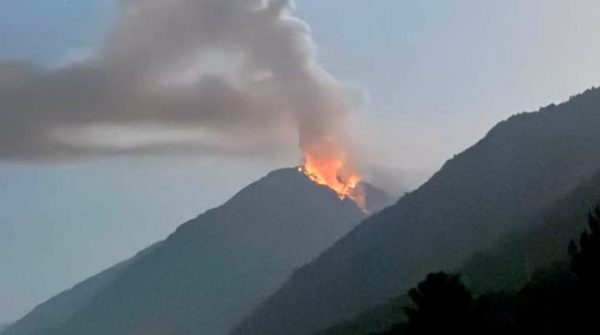 Συνεχίζει να καίει η φωτιά στην Τραπεζίτσα Κόνιτσας - Ενισχύθηκαν οι πυροσβεστικές δυνάμεις