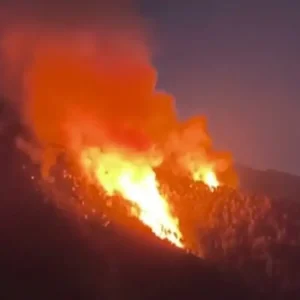 Καλύτερη η εικόνα της πυρκαγιάς στην Τραπεζίτσα Κόνιτσας – Προς δύο κατευθύνσεις κινείται το μέτωπο