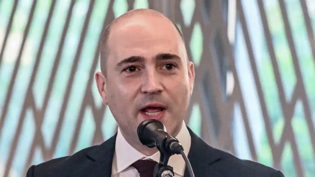 Ο Κωνσταντίνος Μπογδάνος για τον θάνατο του πατέρα του: «Έφυγε από τη ζωή μια ημέρα πριν από την πρεμιέρα μας»