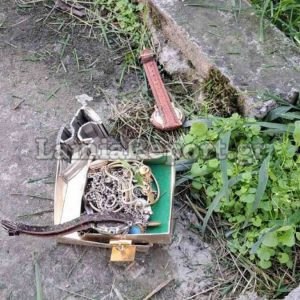 Λαμία: Κλοπιμαία σκορπισμένα στο κέντρο της πόλης (ΦΩΤΟ)