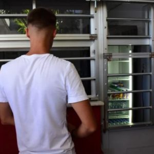 Νέοι κανόνες στα σχολικά κυλικεία: Πίτσα χωρίς αλλαντικά, τοστ με κρέας και ποπ κορν από το Γυμνάσιο