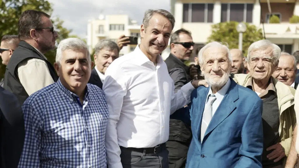 Περιοδεία Μητσοτάκη στον Ασπρόπυργο και μήνυμα συνεργασίας με την Αυτοδιοίκηση: «Εδώ γίνεται καλή δουλειά» – Η ατάκα για τη γιορτή του