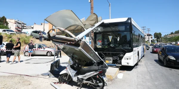 Τροχαίο με λεωφορείο στη Νεάπολη: Εξιτήριο σήμερα για την 62χρονη - Νοσηλεύεται στο Παπαγεωργίου η 21 ετών τραυματίας