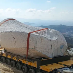 Επιχείρηση-μαμούθ: Ένα μονολιθικό γλυπτό 500 τόνων, η «Λύρα της Νάξου», ξεκίνησε το ταξίδι της για την Ελβετία (ΦΩΤΟ - ΒΙΝΤΕΟ)