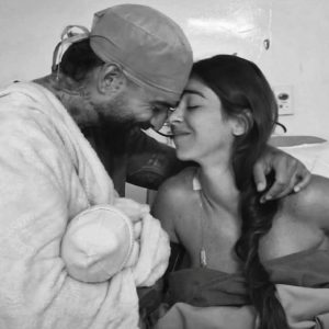Ο Maluma έγινε πατέρας για δεύτερη φορά - H φωτογραφία με τη σύντροφό του και το νεογέννητο