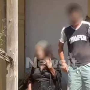 Μαραθώνας: Στον εισαγγελέα ο εγγονός και η κόρη που έκρυψε τα οστά της μητέρας της στο υπόγειο – Μυστήριο η αιτία θανάτου της 90χρονης