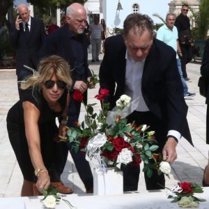 Μαργαρίτα Παπανδρέου: Συγκίνηση στο Α' Νεκροταφείο - Με δάκρυα ο επικήδειος της εγγονής της - «Για μένα ήσουν η γιαγιά μου»