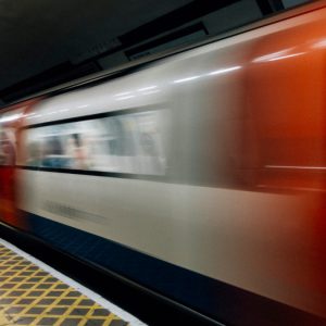 Νέα Υόρκη: Επιβάτης του μετρό βρήκε φρικτό θάνατο – Το σακίδιό του πιάστηκε στην πόρτα του συρμού