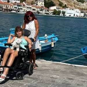 «Η δική σου ανηφόρα βγήκε πολύ απότομη»: Συγκινεί η μητέρα της Μυρτώς από την Πάρο για την ονομαστική της εορτή