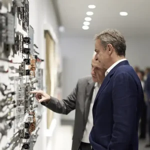 Ο Κυριάκος Μητσοτάκης επισκέφθηκε τα κεντρικά γραφεία της Nvidia και της Sequoia Capital στην Καλιφόρνια