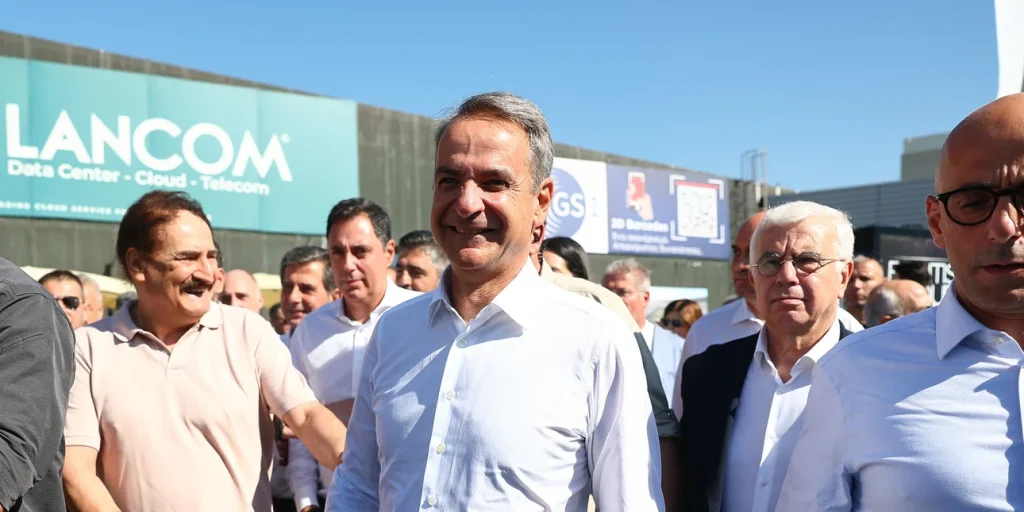 Στα εγκαίνια της 90ής ΔΕΘ ο Κυριάκος Μητσοτάκης: Παρέστη στον αγιασμό, ξεναγείται στα περίπτερα, δείτε εικόνες και βίντεο