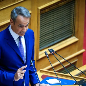 Μητσοτάκης κατά Ανδρουλάκη και Τσίπρα: «Οι δύο όψεις του ίδιου νομίσματος, με ακοστολόγητες υποσχέσεις» – «Εφιαλτικό σενάριο ακυβερνησίας»