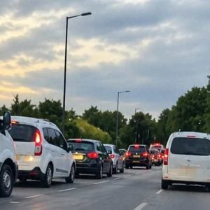 Τροχαίο και μεγάλο μποτιλιάρισμα στην υψηλή γέφυρα Χαλκίδας - Ευτυχώς δεν υπήρξε σοβαρός τραυματισμός