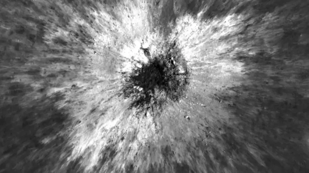 NASA: Ανακαλύφθηκε νέος, τεράστιος κρατήρας στη Σελήνη - Διαμέτρου 220 μέτρων