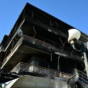 Νέα Ιωνία: Σε απόγνωση οι ένοικοι της πολυκατοικίας μετά τη φωτιά - Κανείς δεν έχει γυρίσει σπίτι του, πού θα μείνουν