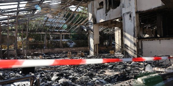 Νέα Ιωνία: Έσπασαν τις τζαμαρίες, έριξαν εύφλεκτο υγρό και πυρπόλησαν την καφετέρια -Τα σενάρια που εξετάζει η ΕΛΑΣ για την επίθεση