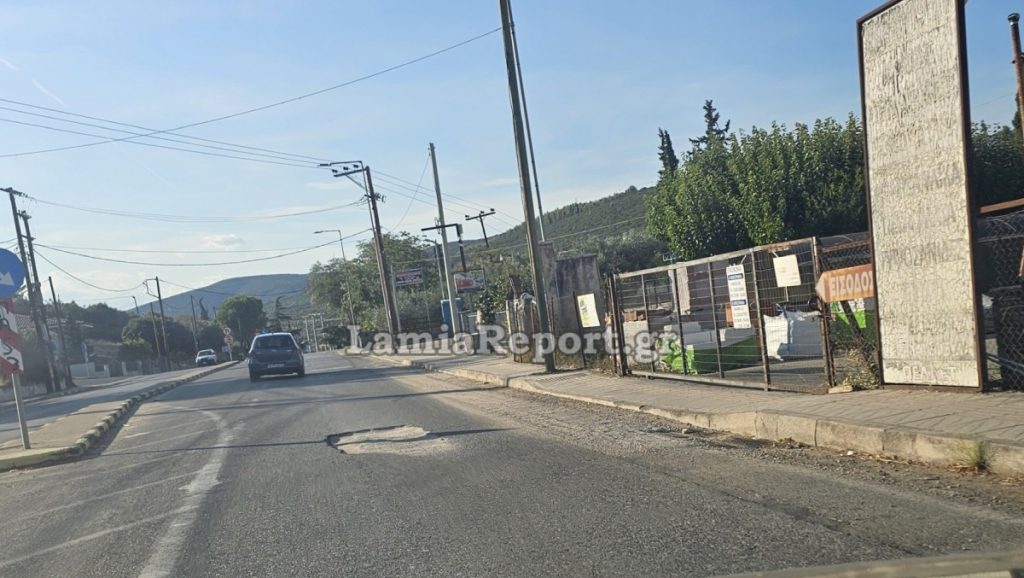 Προσοχή για λακούβα στην οδό Λαρίσης