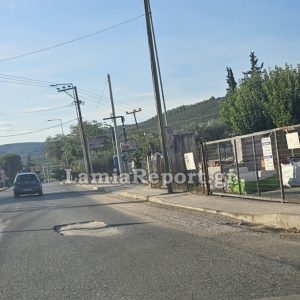 Προσοχή για λακούβα στην οδό Λαρίσης