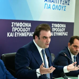 Ο «κουμπαράς» του Πιερρακάκη για κάθε παιδί - Πώς μπορεί να δώσει έως και πάνω από 60.000 ευρώ το νέο μέτρο