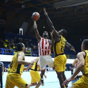 Ολυμπιακός – ΑΕΚ 93-80: Ερυθρόλευκη πρόκριση με Μοντέρο και Χολ στον τελικό του Super Cup στο μπάσκετ