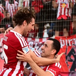 Λεβαδειακός – Ολυμπιακός 0-1: «Λύτρωση» με Σάλιακα στο 90+2′ και επιστροφή στις νίκες στη Super League