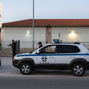 Δραπέτης των φυλακών Δομοκού ο Αλκέτ Ριζάι - Ανθρωποκυνηγητό της ΕΛ.ΑΣ. μετά το αιματηρό επεισόδιο στην Ανάβυσσο