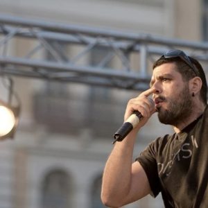 Δεκατρία χρόνια από τη εν ψυχρώ δολοφονία του Παύλου Φύσσα: Από το μαχαίρι του Ρουπακιά, στην ιστορική καταδίκη της Χρυσής Αυγής και την αποφυλάκιση Κασιδιάρη